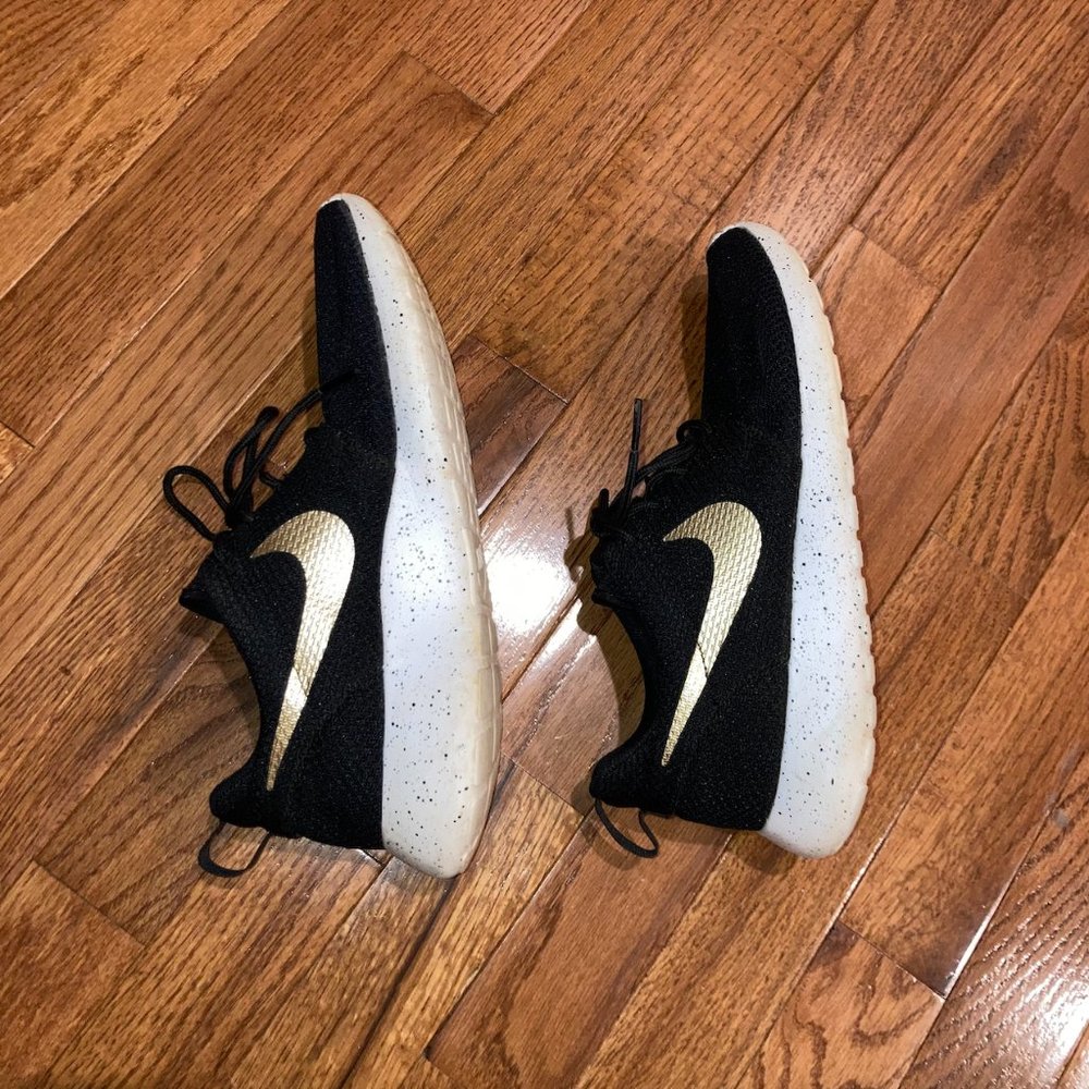 Nike Roshe Sneakers - Black and Gold